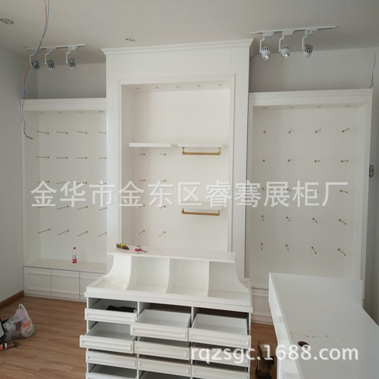 韩流白色亚光展示柜 连锁店服装展柜定制直销 安徽阜阳展示柜厂家