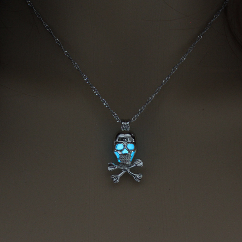 Hot-selling Luminous Openable Skull Pendant Halloween Luminous Necklace Wholesale Nihaojewelry display picture 6