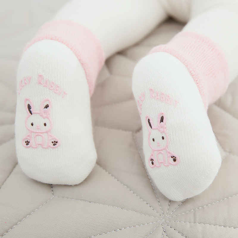 El otoño y el invierno Nueva Terry engrosada de algodón peinado calcetines de bebé mediados de la pantorrilla piso de dibujos animados antideslizante 0-3 años de edad