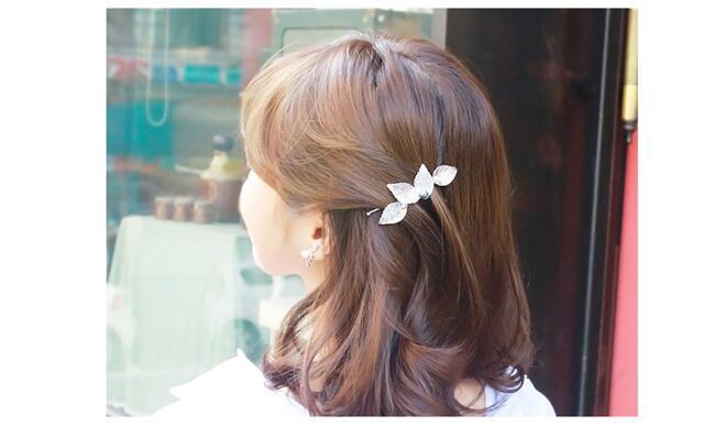 Korean Simple Metal Leaf Retro Pearl Hairpin display picture 1