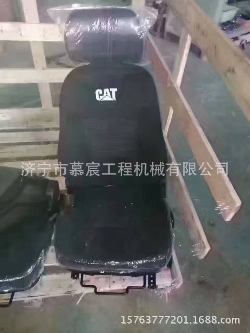 卡特320驾驶室座椅 各种型号通用型工程机械座椅 欢迎订购