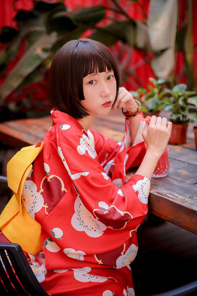 Red cherry improved kimono in spring and summer