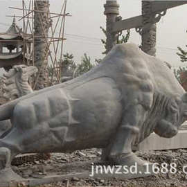 山东生产景区大型石雕石牛图片 工厂安放石头开拓牛厂家