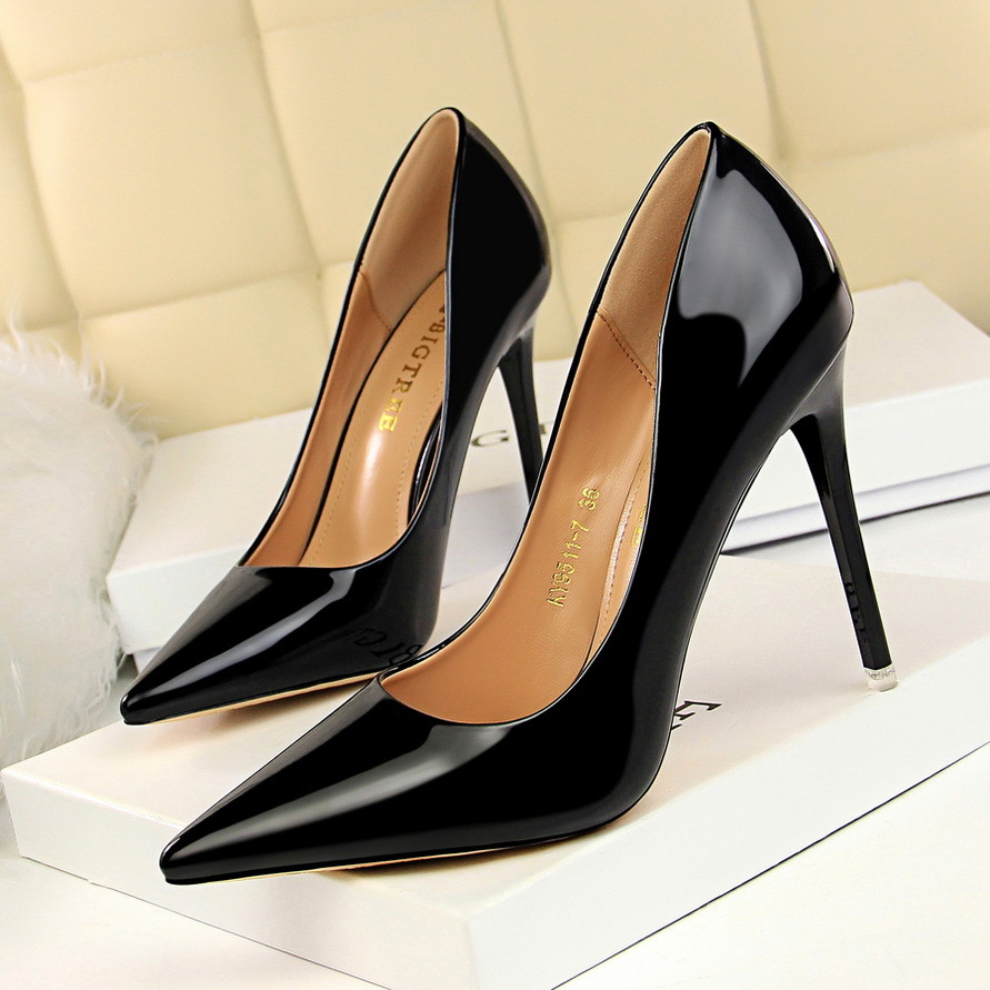 9511-7 European and American wind and fashion metal and high heeled shoes.