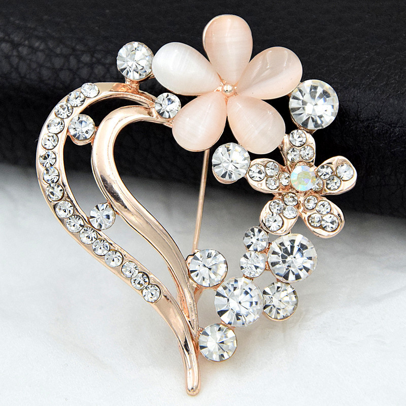 Fashionable high-end brooch heart shaped lapel pin