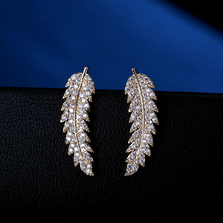 Korean Fashion Classic Micro-inlaid Zircon Leaves Earrings Personality Simple Earrings display picture 1