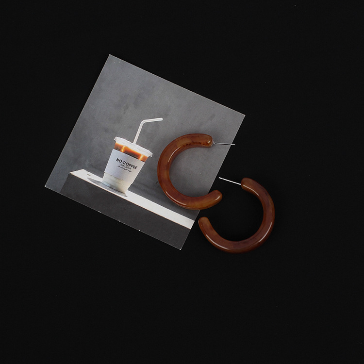 14g Weight Earrings Classification Women'S Gender White, Red Color Retro Fashion Resin Geometric Arc Acrylic Sheet Simple Semicircular Earrings 2