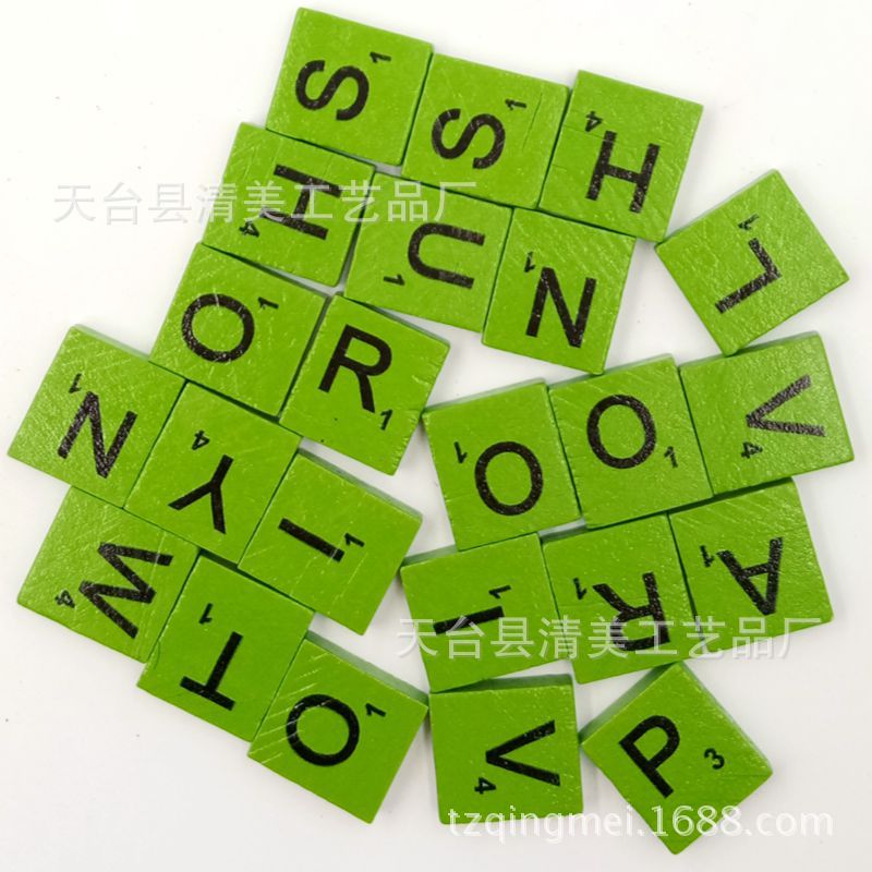 26 colorido cuadrado letras inglesas Impresión de madera de colores Inglés letras 100 piezas un paquete 18*20mm