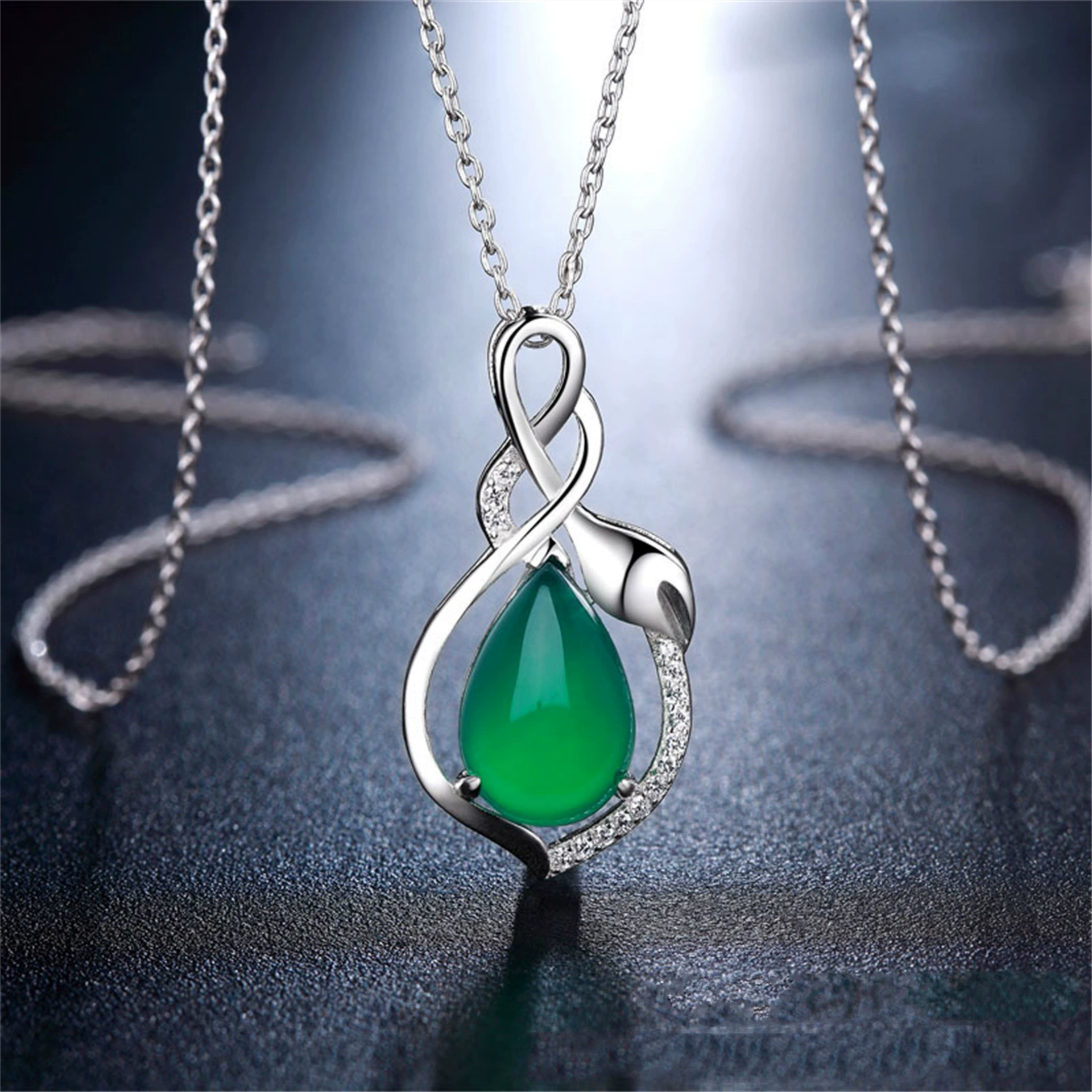 Подвеска-небольшой Jade цепь с 30% серебра и покрытием белого золота, 45 см / вариант без цепи