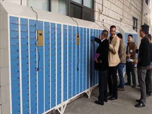 Zhenyao 공장 직접 판매 스마트 폰 보관 캐비닛 직원 휴대 전화 보관 캐비닛 경사 지붕 디자인