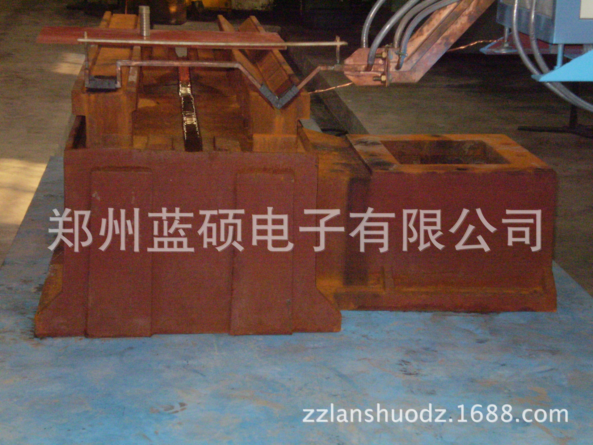 蓝硕机床导轨表面淬火设备，导轨感应淬火机床，车床修复淬火机