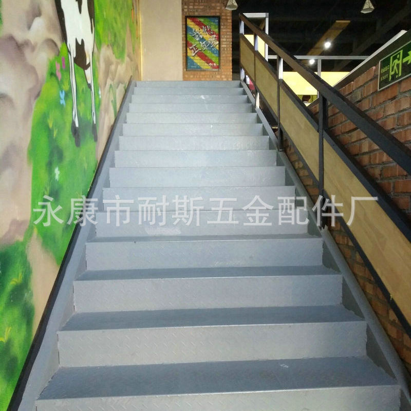 花纹钢板楼梯 防滑铁板 奶茶店火锅店踏步 厂家可按规格定做