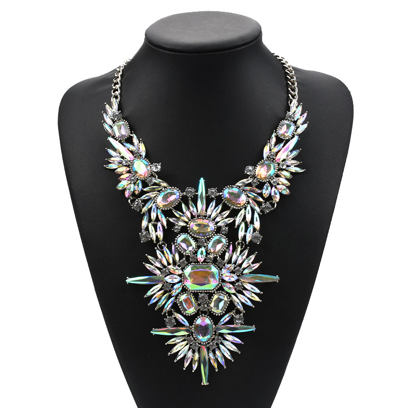 Exaggerated Luxurious Geometric Alloy Inlay Artificial Crystal Rhinestones Women's Necklace display picture 6