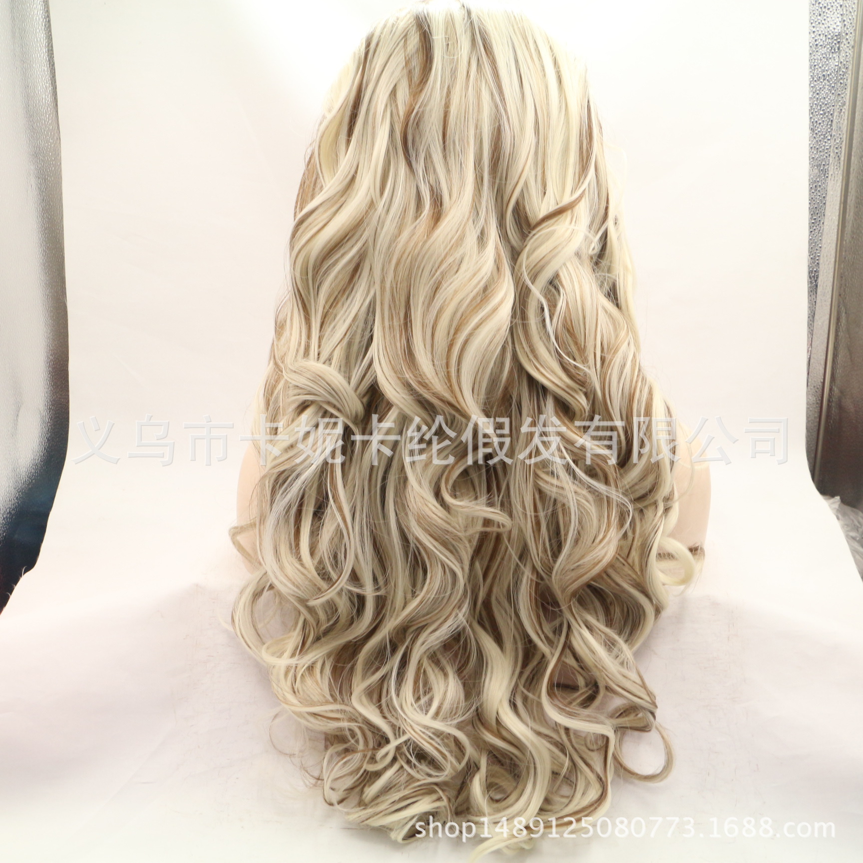 Nueva peluca de encaje dorado de color sólido, cabello largo y rizado realista