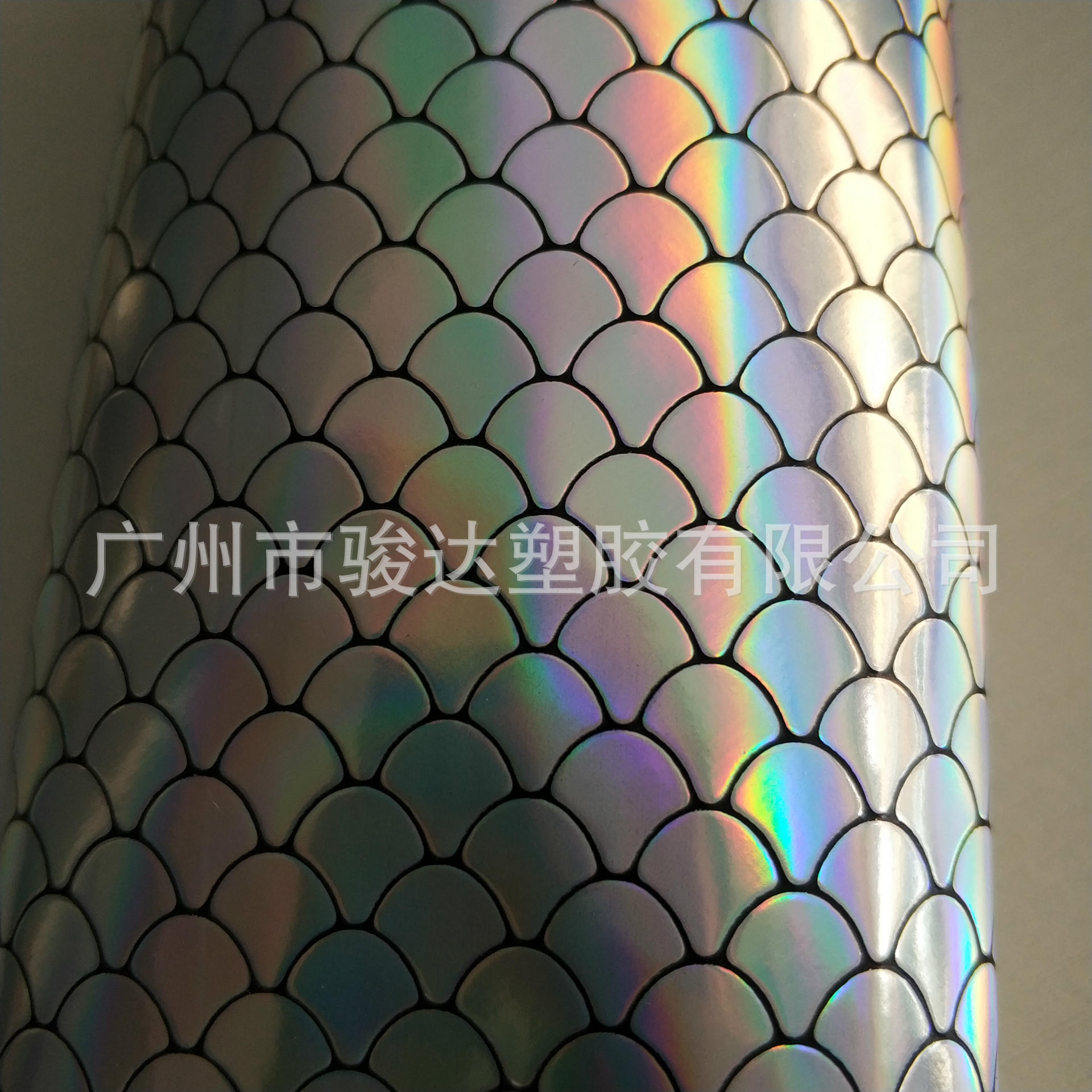 新款彩虹镭射反光pu革压纹皮革七彩反光扇贝纹鱼鳞纹厂家直销-阿里巴巴