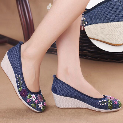 Hanfu with Beijing shoes slope heel national Chinese folk dance hanfu embroidered shoes women single shoes