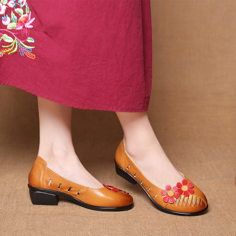 新款民族风春夏秋真皮缕空花朵中跟女鞋休闲单鞋中老年妈妈鞋批发|ru