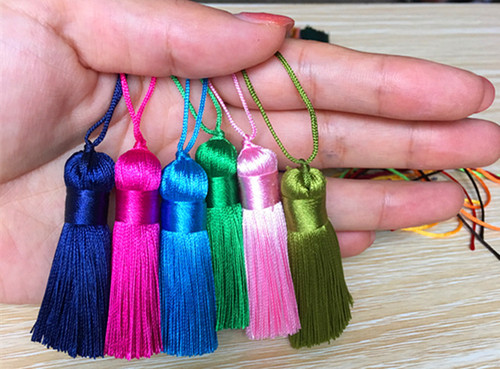 Anti-wrinkle vertical fringe short and fat 5CM bookmark comb key pendant DIY clothing accessories short and fat fringe fringes 