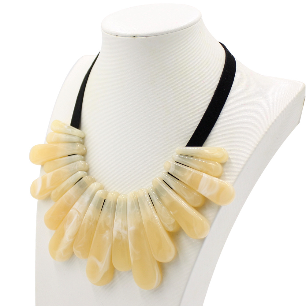 Occident and the United States Resinnecklace (Brown)NHCT0020-Brown