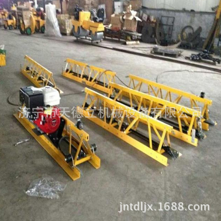山东ZLZP汽油框架式振动梁 6米自由组合水泥路面桥面混凝土整平机