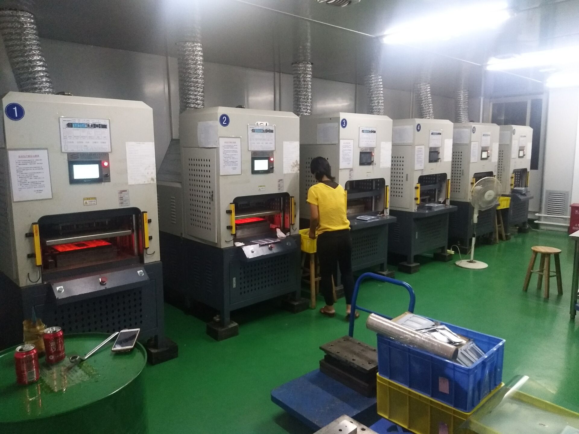 手机保护膜热压设备PET热弯成型，IML冲切，IMD热压定型供IMD模具