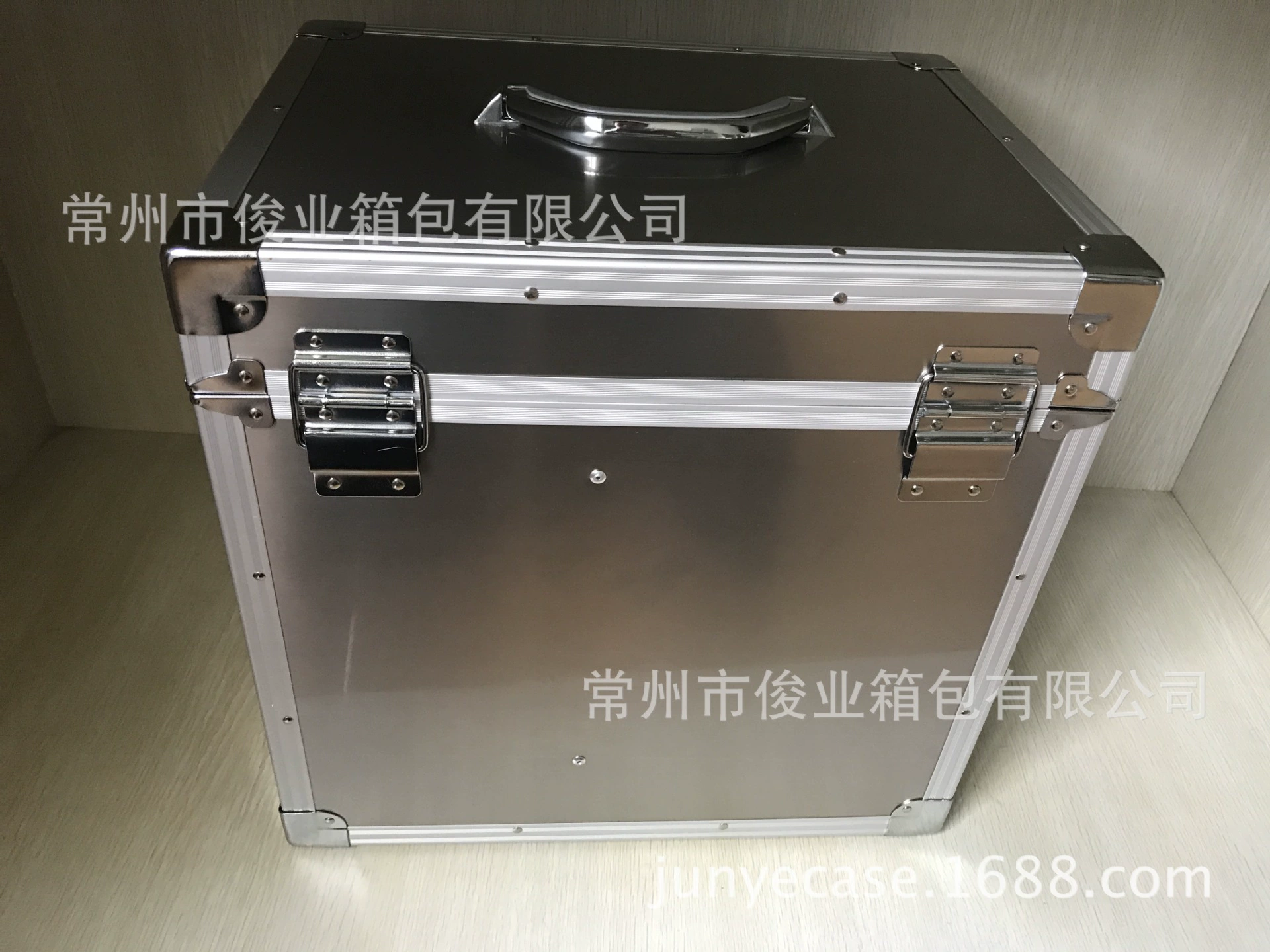 Поставка алюминиевых коробок, приборных коробок