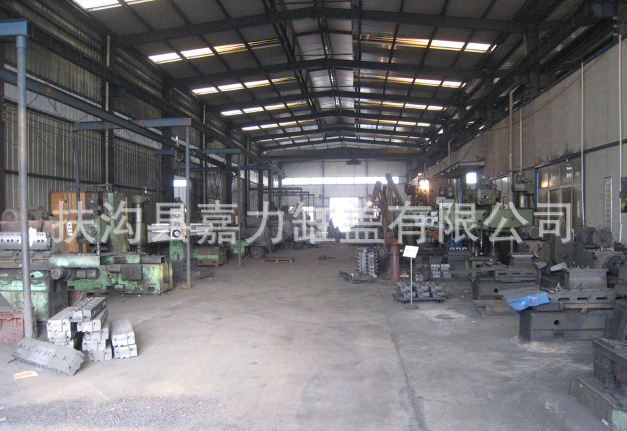 Source manufacturers supply auto parts engine cylinder head 4JG2 four-cylinder cast iron cylinder head 4JG2 factory price