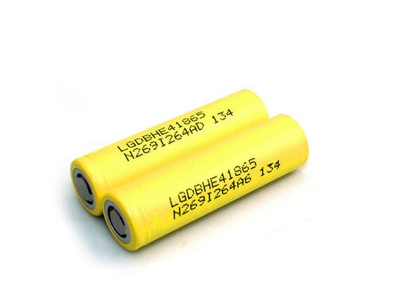 Аккумулятор LG HE4 18650 Power Lithium 2500 мАч 3,7 В можно использовать для разрядки оригинального аккумулятора током 30 А.