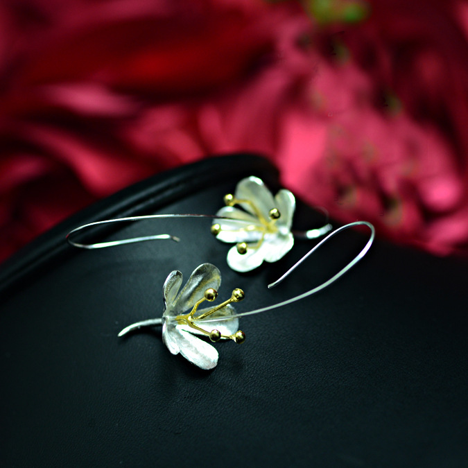 Flower Earrings Image 2