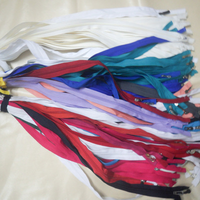 厂家批发 外贸库存按斤称拉链树脂尼龙芽拉链批发风衣服装辅料|ru