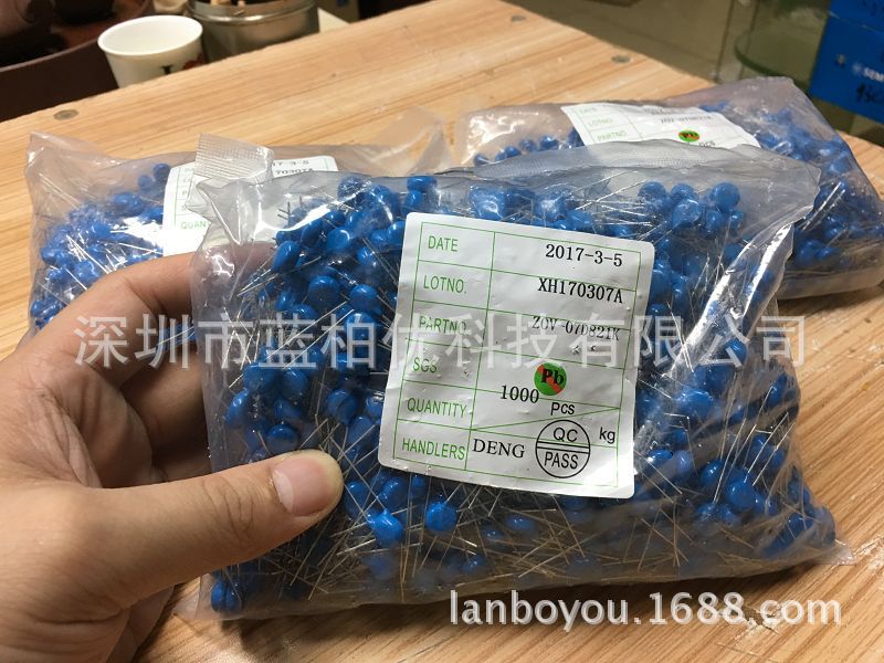 7D821K 07D821K 压敏电阻直插件全系列 820V 直径7MM 手上现货