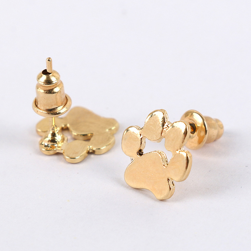 Silver pointed spike labret stud material detail