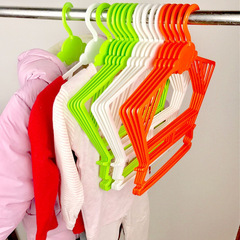 Manufacturer wholesale children's clothing all-in-one hangers, children's clothing store plastic clothing clips set baby baby clothes hangers wholesale