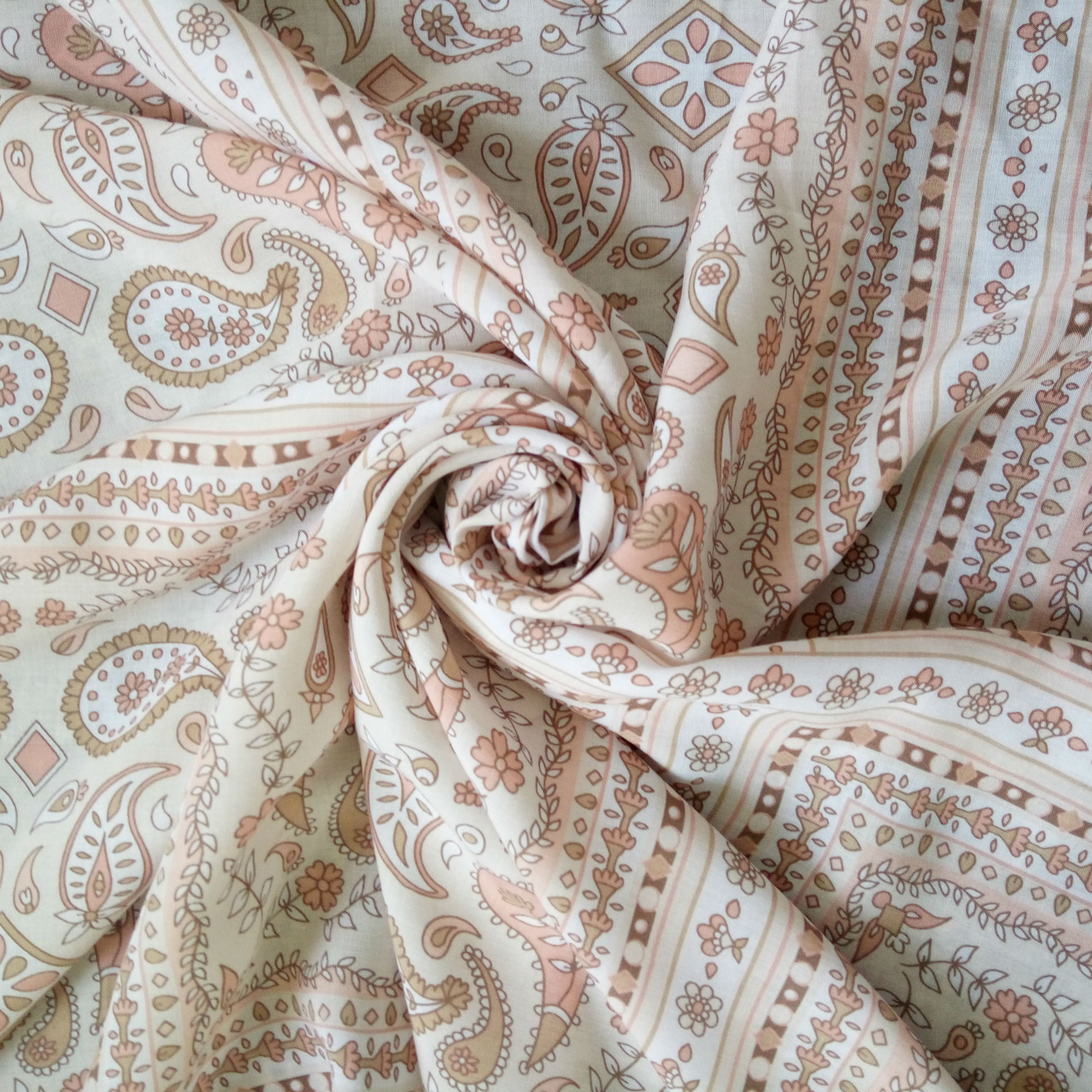 woven fabrics 浅棕色田园风格腰果花印花布60支9088人棉面料现货