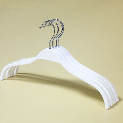 2018 Plastic Exhibition Clothes hanger solid Arc design non-slip coat hanger style coat hanger wholesale