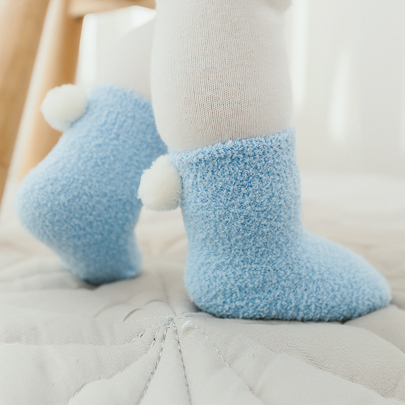 Nuevo Otoño e Invierno engrosado cálido bebé calcetines 0-1-3 años bebé color sólido coral polar bola recién nacido Calcetines
