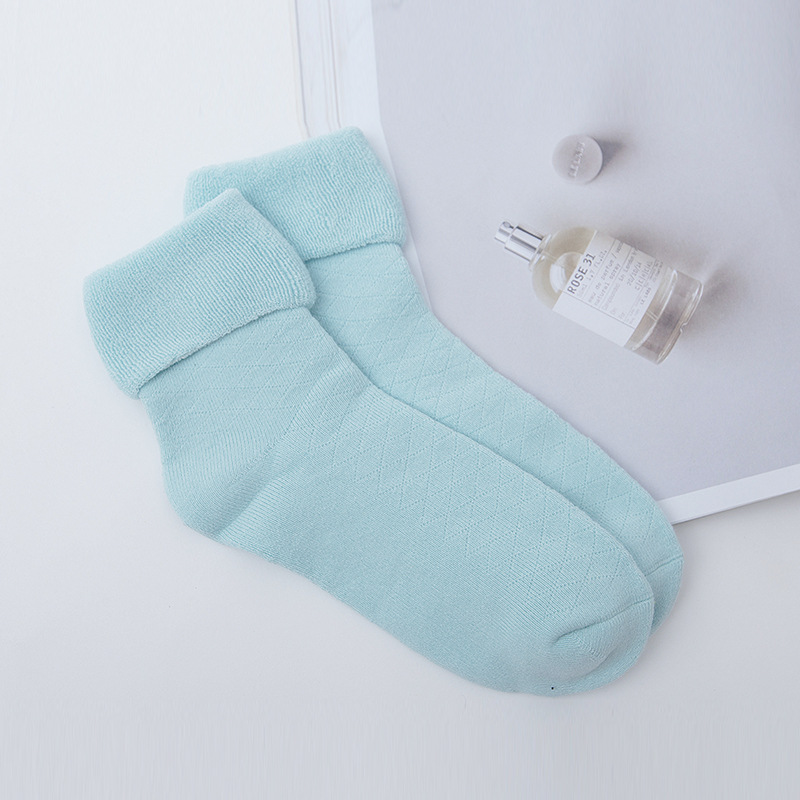 Calcetines de mujer engrosados con forro polar de Terry Calcetines sueltos de algodón peinado de invierno suave y agradable para la piel engrosados cálidos calcetines sueltos de mujeres embarazadas