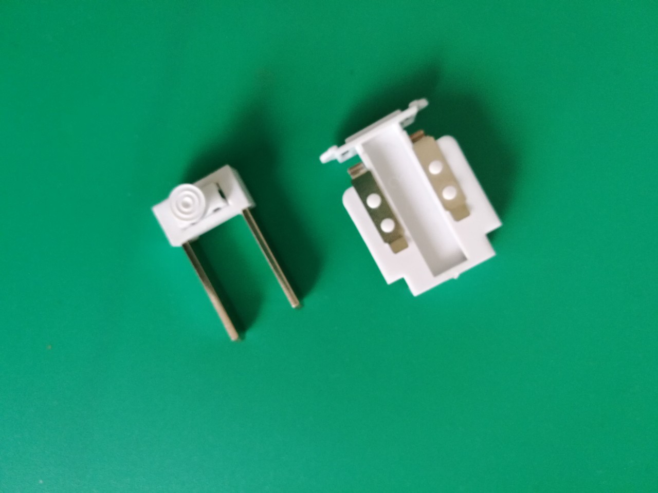 阻燃电蚊拍插头支架龙门架 电蚊拍充电插头五金配件