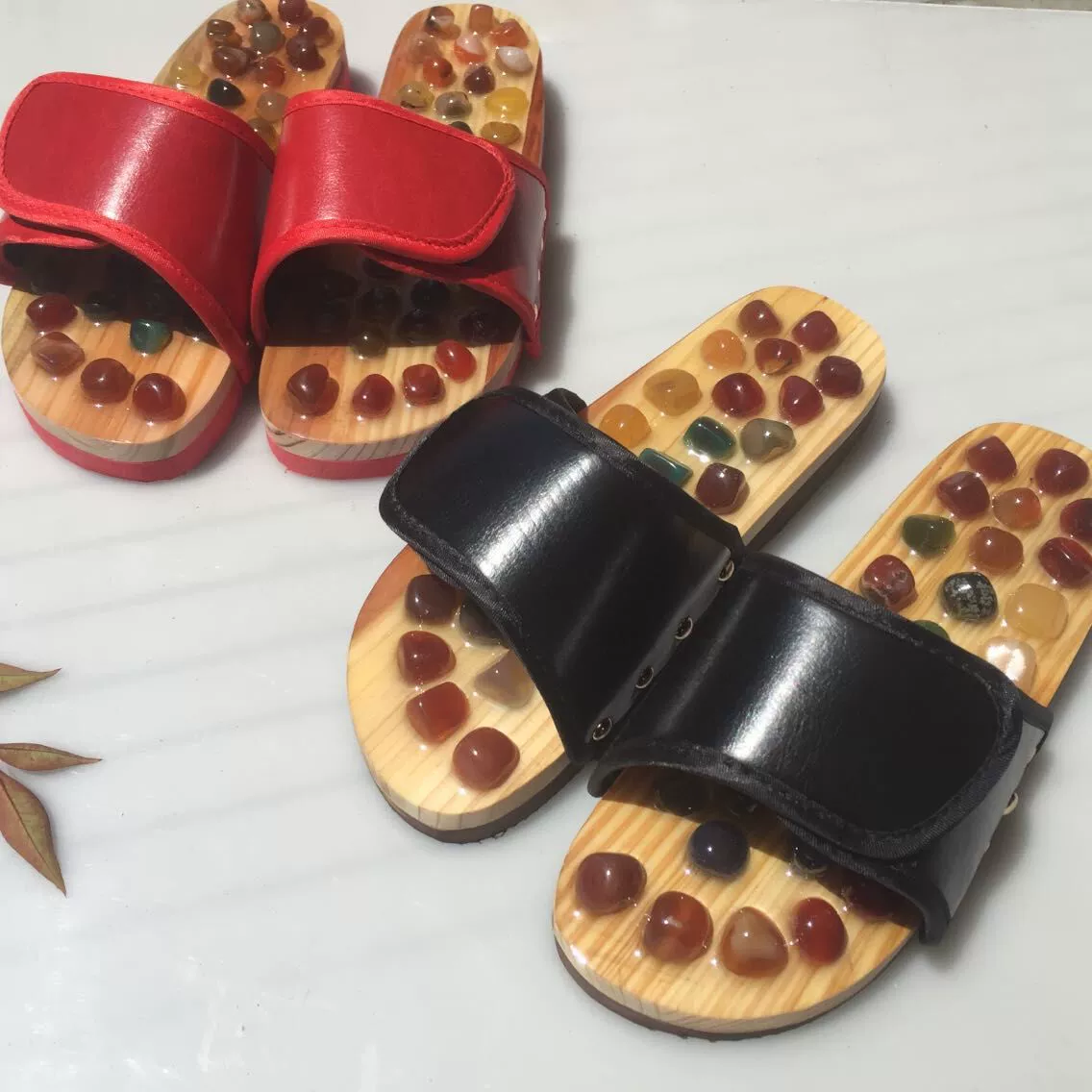 Массажер, тапочки, медицинские туфли