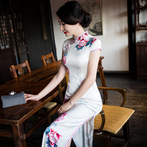 Chinese style long slim and improved fashion silk cheongsam dress dress wholesale Hangzhou women&apos;s daily Tang Qipao