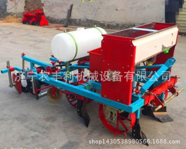 噴藥播種覆膜機5