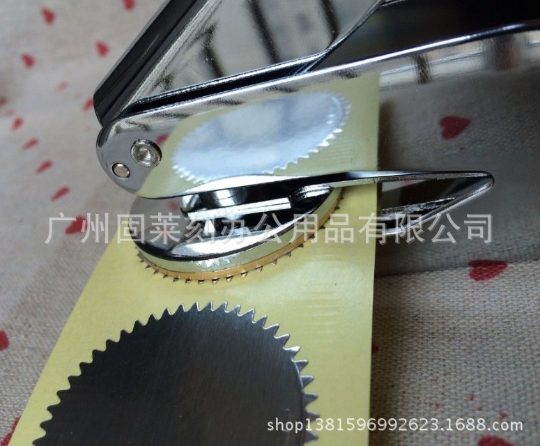 厂家供应 手钳式钢印 袖珍式钢印 钢印铜片 凹凸雕刻定制LOGO-阿里巴巴