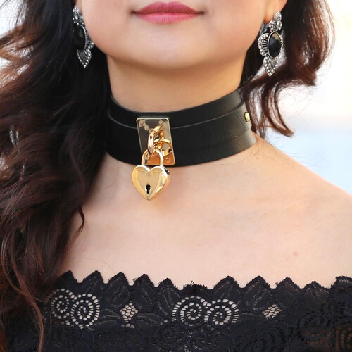 New European and American-style punk double-layer padlock metal collar for bondage, slave training, and BDSM play—fashionable neck accessory and choker.