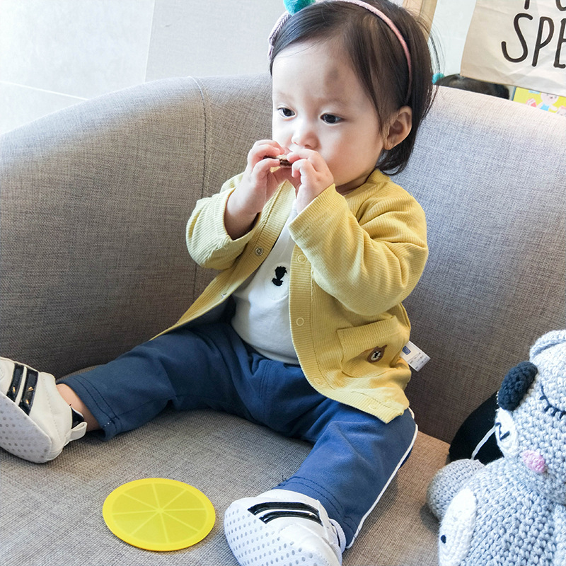 2018春款韩版婴幼童纯色刺绣开衫圆领针织卡通口袋上衣一件代发|ms