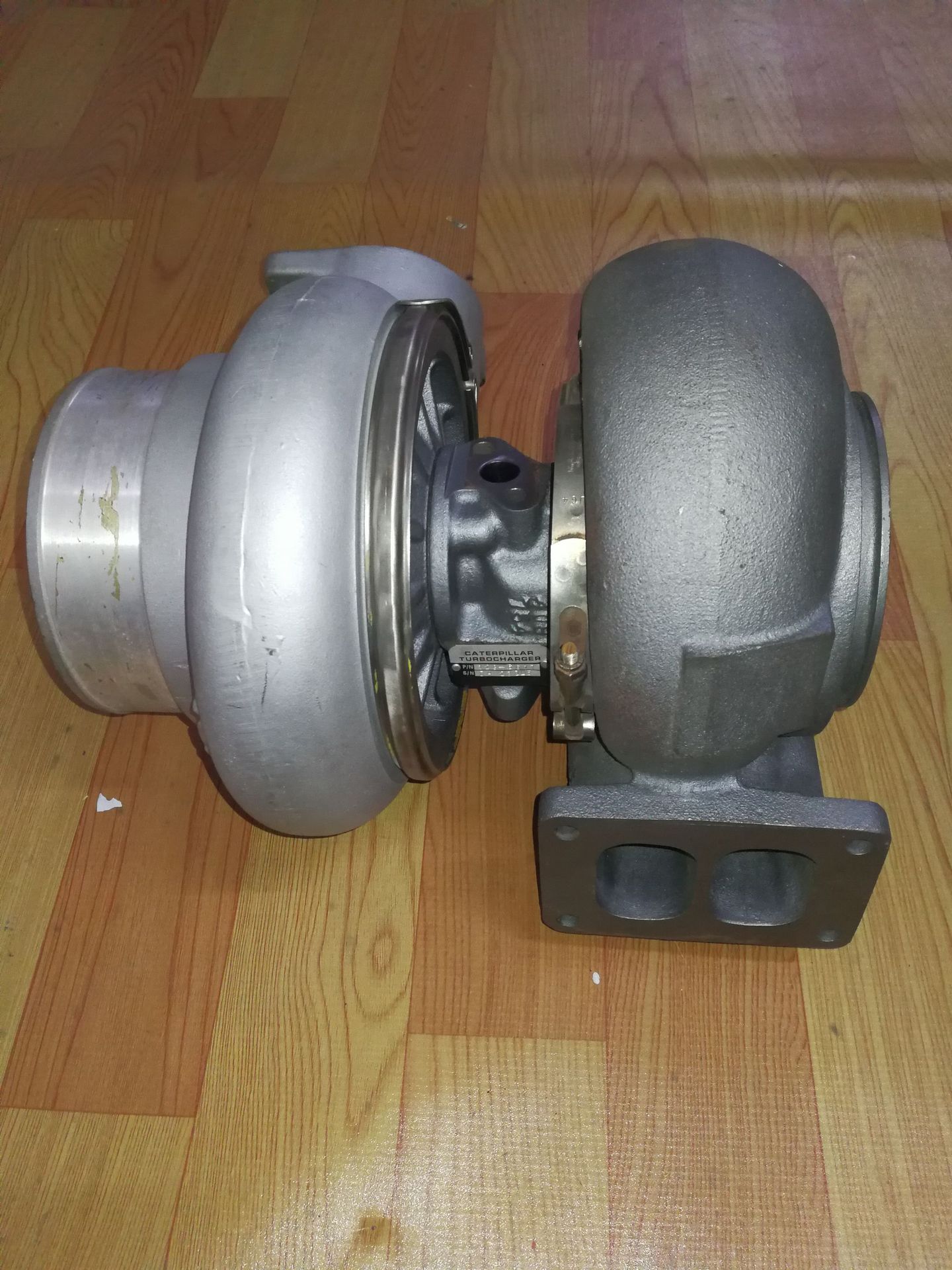 供应卡特彼勒3412发动机增压器总成9N0888