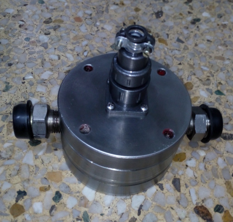 不锈钢微小流量计,脉冲信号,耐高压,外螺纹连接,量程30--400L/H