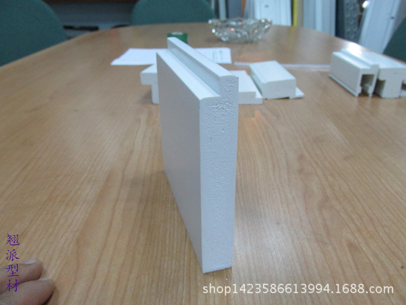 专业厂家提供各种形状不同颜色PVC发泡挤出型材-卷帘门门框4