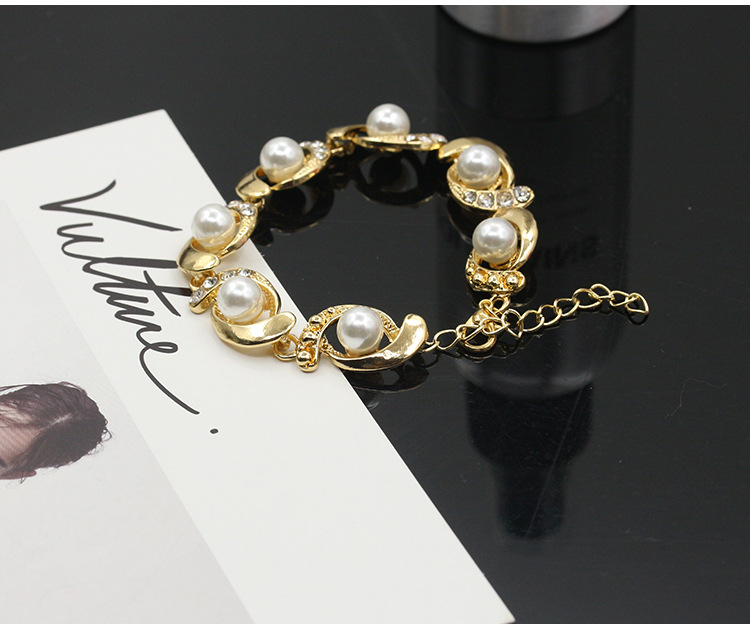 Simple Style Geometric Alloy Inlay Artificial Pearls Rhinestones Women's Bracelets display picture 2