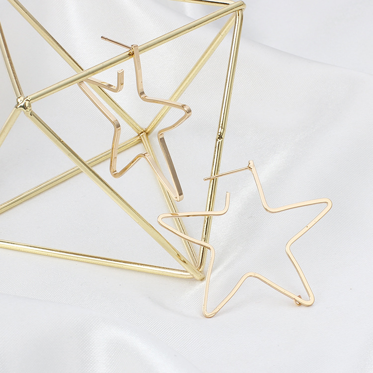 Fashion Minimalist Copper Earrings Metal Hollow Five-pointed Star Earrings  Wholesale Nihaojewelry display picture 2