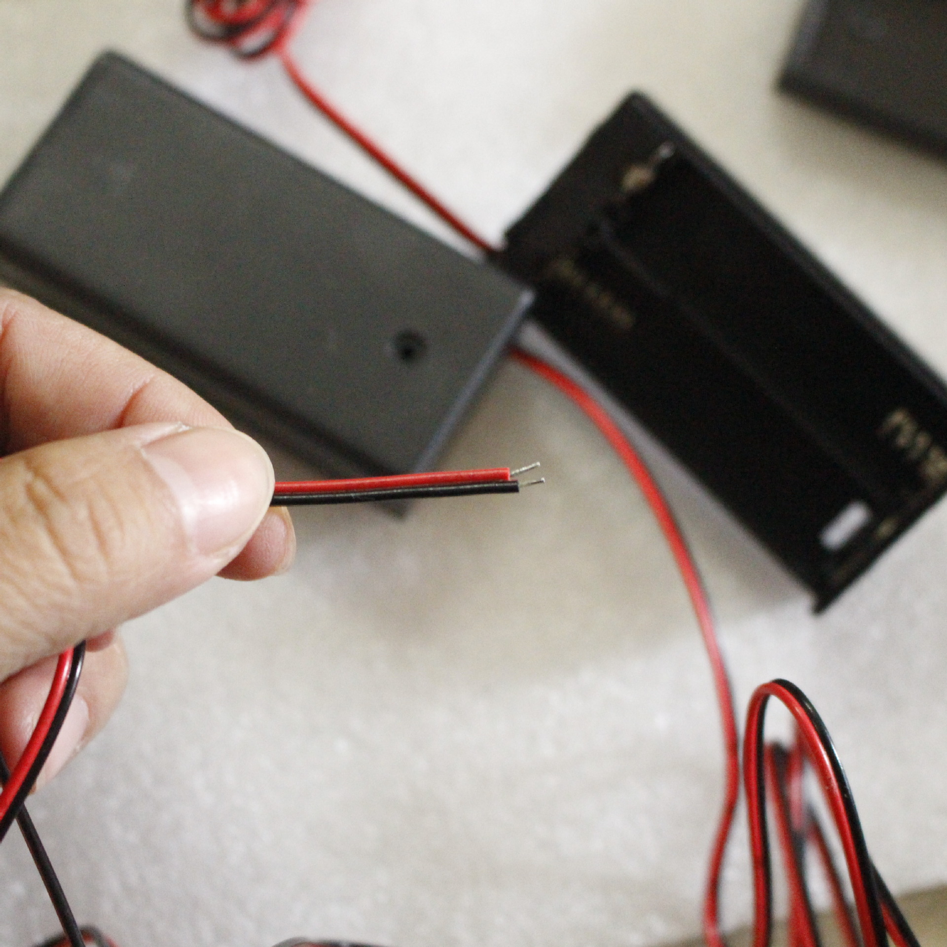 五号二节带红黑线 5号2节电池盒 2位5号 AA 3V伏带盖有开关电池